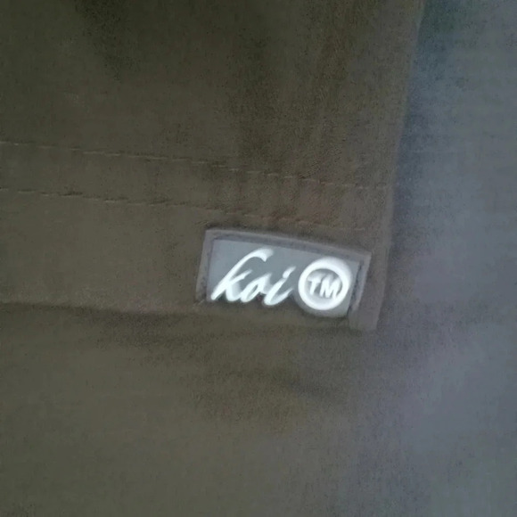 2 Koi Chocolate Brown Scrub Tops w/ Pink/Brown Double Zipper 4 Pockets Sz Medium - Picture 10 of 13